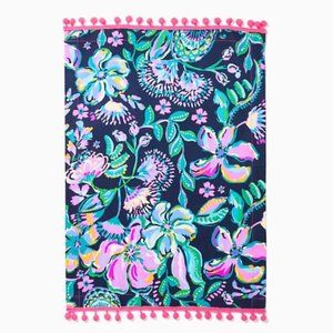 New in bag- Lilly Pulitzer Printed Guest Towel High Tide Navy Shes Got Sol print